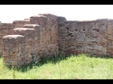 05924 ostia - regio iii - insula vii - domus fulminata (iii,vii,3-4) - raum (7) - decumanus maximus - suedwestecke - 06-2024.jpg